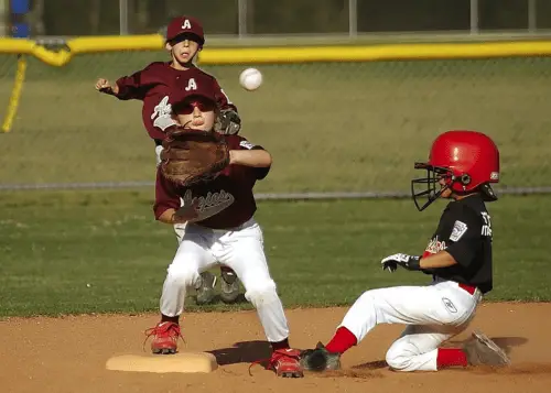 base runner being tagged out - baseball rules
